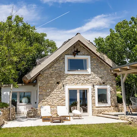 Ermenes 2 - The Vineyard Retreat With Panoramic Views On Balaton *