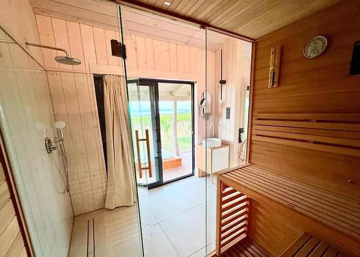 Ermenes 2 - The Vineyard Retreat With Panoramic Views On Balaton אורבייניאש