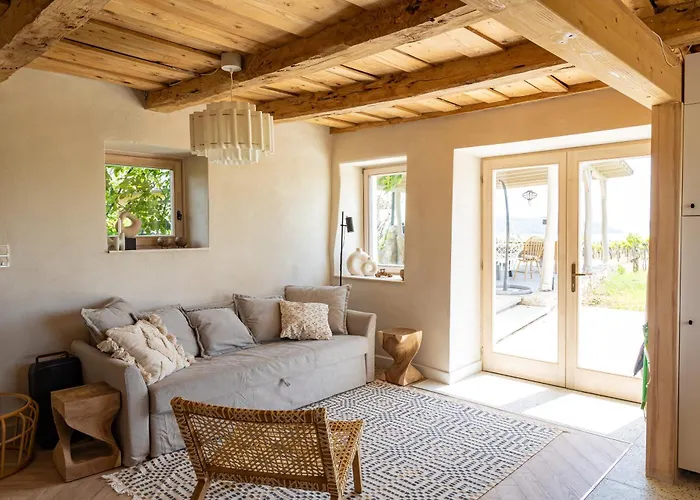 Ermenes 2 - The Vineyard Retreat With Panoramic Views On Balaton בית נופש אורבייניאש