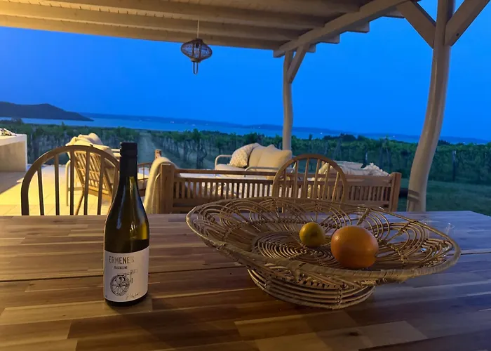 Ermenes 2 - The Vineyard Retreat With Panoramic Views On Balaton בית נופש אורבייניאש